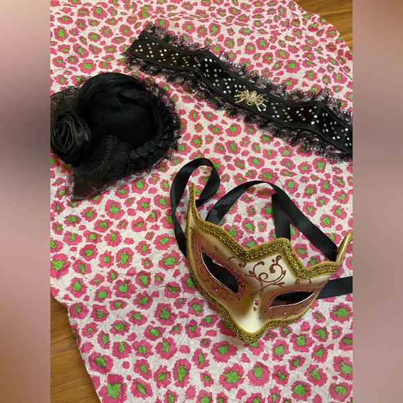 Halloween Items - Picture 3 of 5